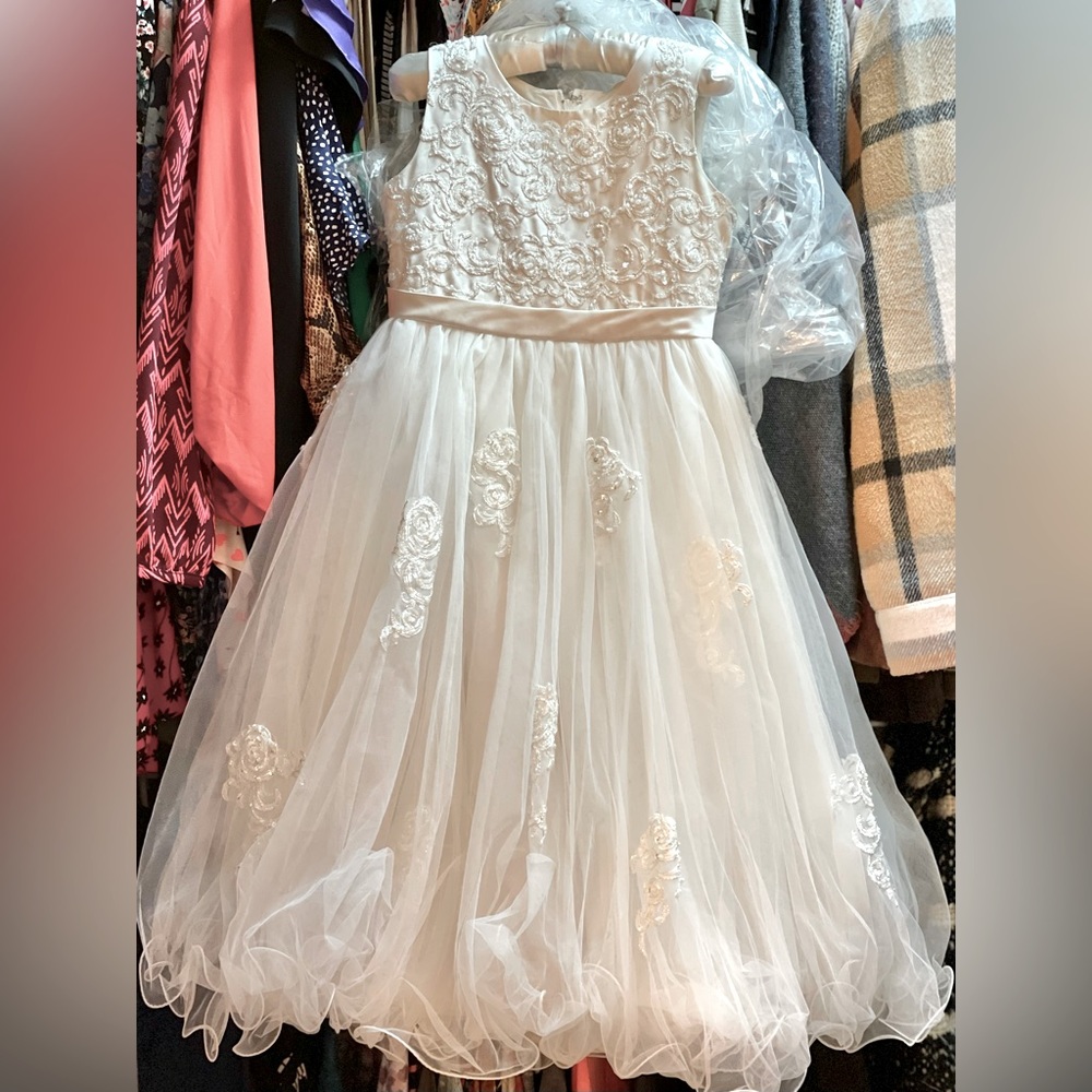 Joan Calabrese for Mon Cheri Flower Girl dress - Size 6